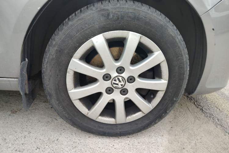 Used Volkswagen Polo 2011 Jingqu 1.4L Manual Shishang Edition Right Front Wheel Hub