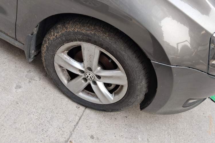 Used Volkswagen Polo 2011 1.6L Automatic ZhiShang Version Right Front Wheel Hub