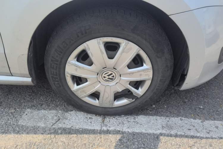 Used Volkswagen Polo 2011 1.4L Manual ZhiLe Edition Right Front Wheel Hub