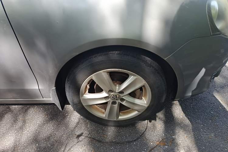 Used Volkswagen Polo 2011 Jingqu 1.6L Manual - Real Cool Edition Right Front Wheel Hub