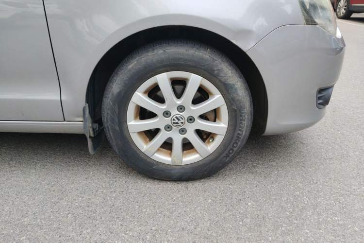 Used Volkswagen Polo 2011 Jingqu 1.4L Manual Shishang Edition Right Front Wheel Hub