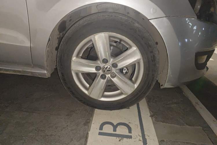 Used Volkswagen Polo 2011 1.6L Automatic ZhiShang Version Right Front Wheel Hub