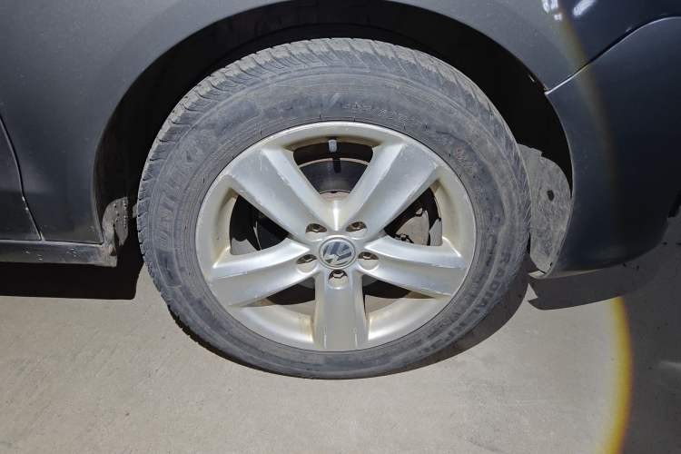 Used Volkswagen Polo 2011 Jingqu 1.6L Automatic Siku Edition Right Front Wheel Hub