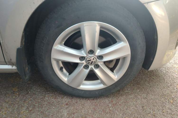 Used Volkswagen Polo 2011 1.4L Manual ZhiShang Edition Right Front Wheel Hub