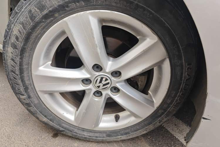 Used Volkswagen Polo 2011 1.4L Manual ZhiShang Edition Right Front Wheel Hub