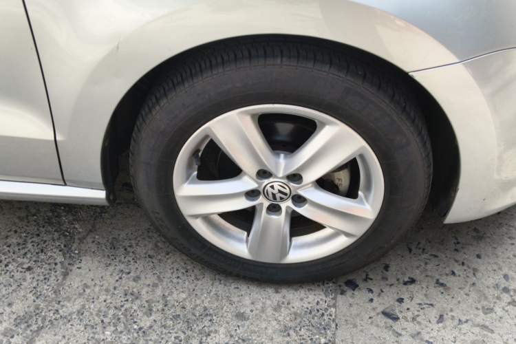 Used Volkswagen Polo 2011 1.6L Manual ZhiShang Edition Right Front Wheel Hub
