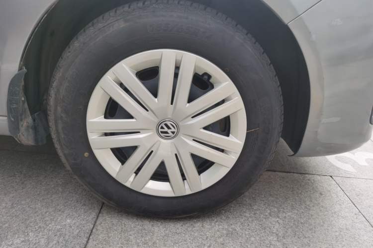 Used Volkswagen Polo 2011 Jingqu 1.4L Manual Sile Edition Right Front Wheel Hub