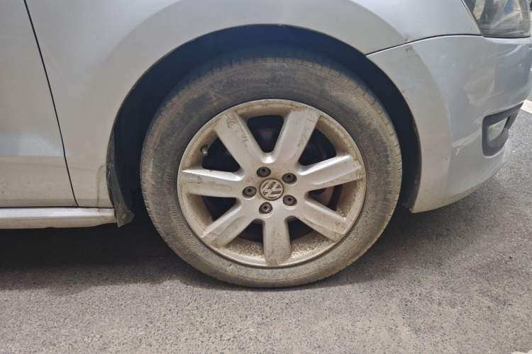 Used Volkswagen Polo 2011 1.4L Automatic ZhiCool Edition Right Front Wheel Hub