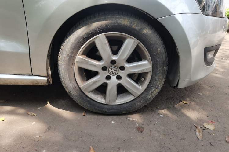 Used Volkswagen Polo 2011 1.6L Automatic ZhiShang Version Right Front Wheel Hub