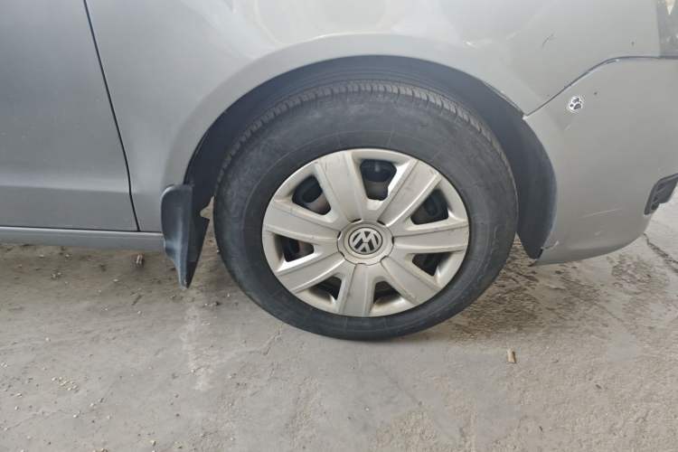 Used Volkswagen Polo 2011 Jingqu 1.4L Manual Sile Edition Right Front Wheel Hub