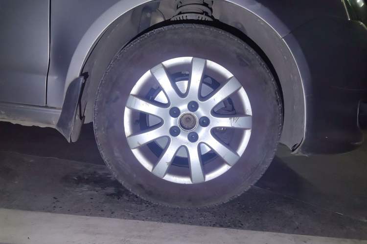 Used Volkswagen Polo 2011 Jingqu 1.4L Manual Shishang Edition Right Front Wheel Hub