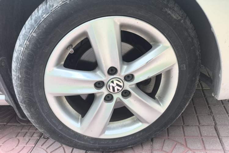 Used Volkswagen Polo 2011 1.4L Automatic ZhiShang Version Right Front Wheel Hub