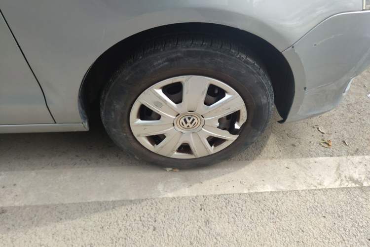Used Volkswagen Polo 2011 Jingqu 1.4L Manual Sile Edition Right Front Wheel Hub