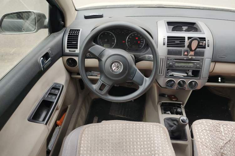 Used Volkswagen Polo 2011 Jingqu 1.4L Manual Shishang Edition Steering Wheel