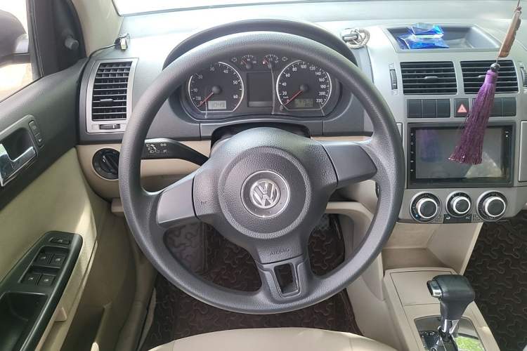 Used Volkswagen Polo 2011 Jingqu 1.4L Automatic Shishang Edition Steering Wheel