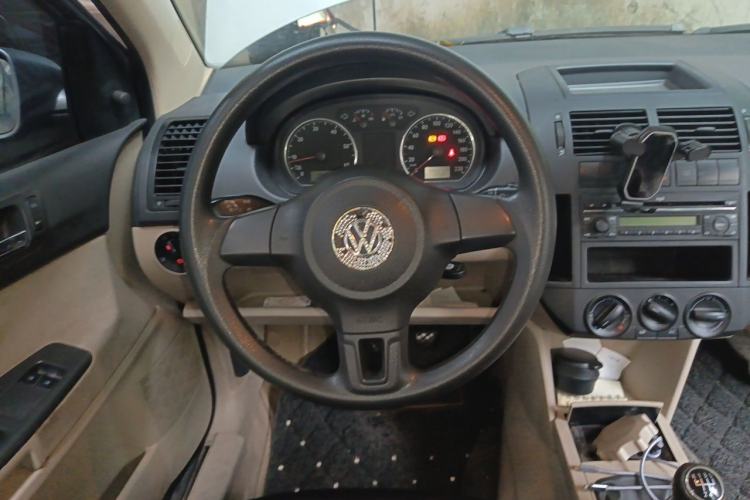 Used Volkswagen Polo 2011 Jingqu 1.4L Manual Sile Edition Steering Wheel