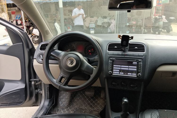 Used Volkswagen Polo 2011 1.6L Automatic ZhiShang Version Steering Wheel