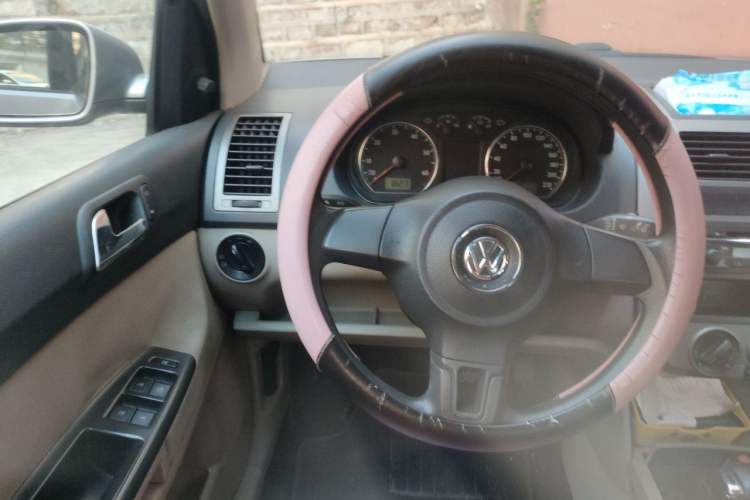 Used Volkswagen Polo 2011 Jingqu 1.4L Automatic Shishang Edition Steering Wheel