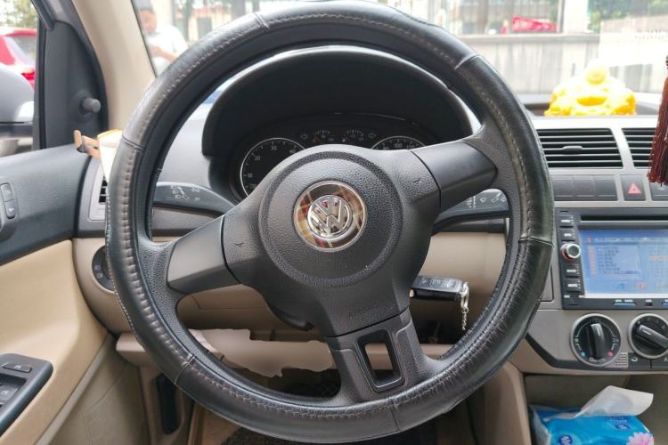 Used Volkswagen Polo 2011 Jingqu 1.4L Manual Shishang Edition Steering Wheel