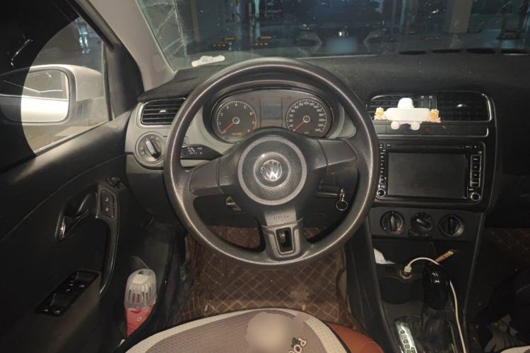 Used Volkswagen Polo 2011 1.6L Automatic ZhiShang Version Steering Wheel