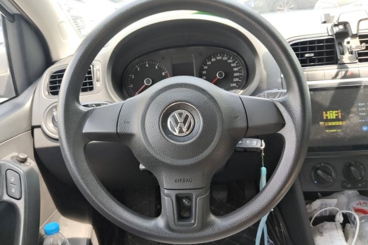 Used Volkswagen Polo 2011 Jingqu 1.4L Manual Sile Edition Steering Wheel