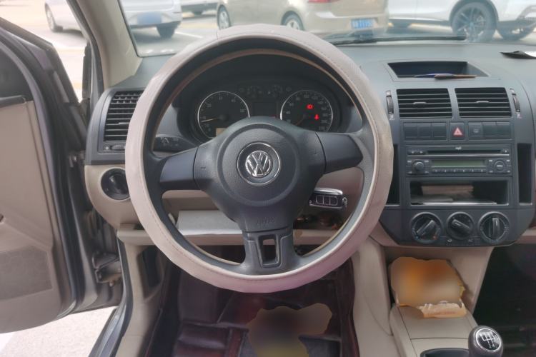 Used Volkswagen Polo 2011 Jingqu 1.4L Manual Sile Edition Steering Wheel