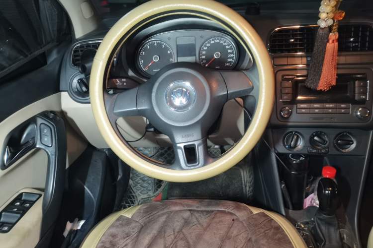 Used Volkswagen Polo 2011 1.6L Automatic ZhiShang Version Steering Wheel