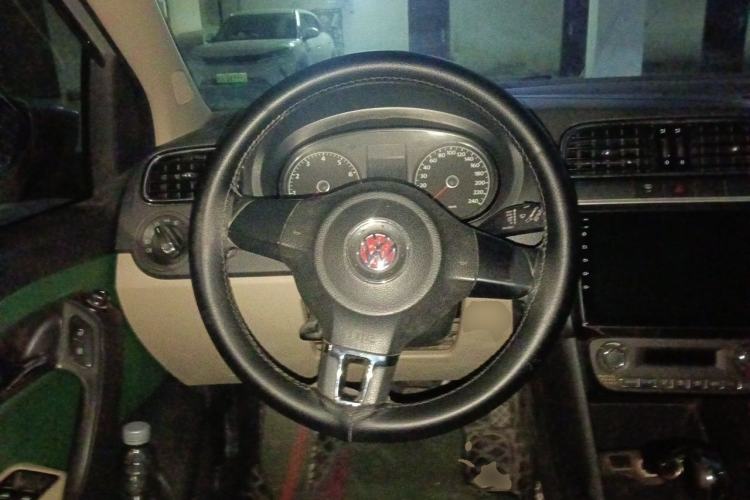 Used Volkswagen Polo 2011 1.6L Automatic ZhiKu Edition Steering Wheel