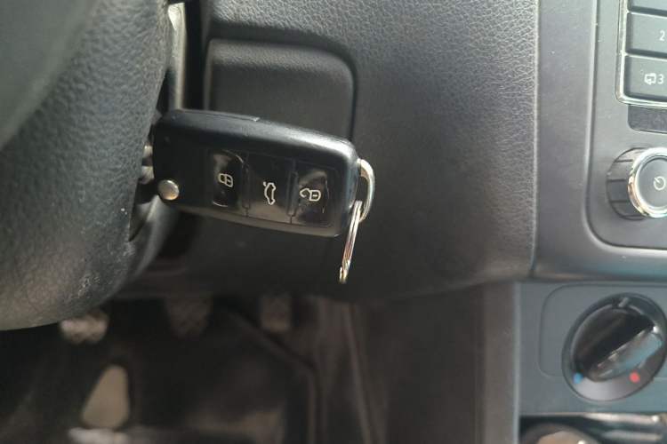 Used Volkswagen Polo 2011 1.4L Manual ZhiLe Edition Vehicle Key