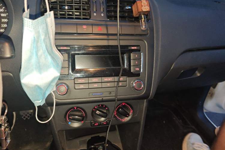 Used Volkswagen Polo 2011 1.4L Manual ZhiLe Edition Audio And AC Panel