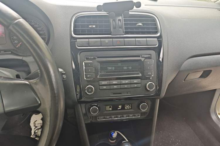 Used Volkswagen Polo 2011 1.6L Automatic ZhiKu Edition Audio And AC Panel