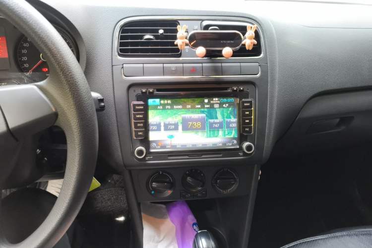 Used Volkswagen Polo 2011 1.6L Automatic ZhiShang Version Audio And AC Panel