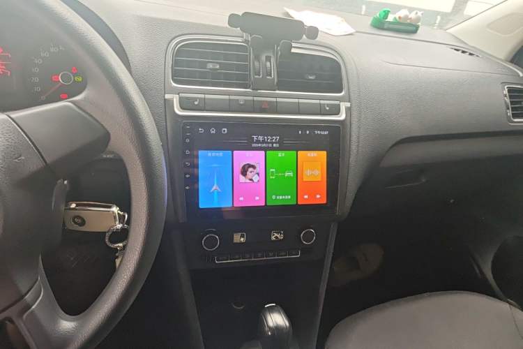 Used Volkswagen Polo 2011 1.6L Automatic ZhiShang Version Audio And AC Panel
