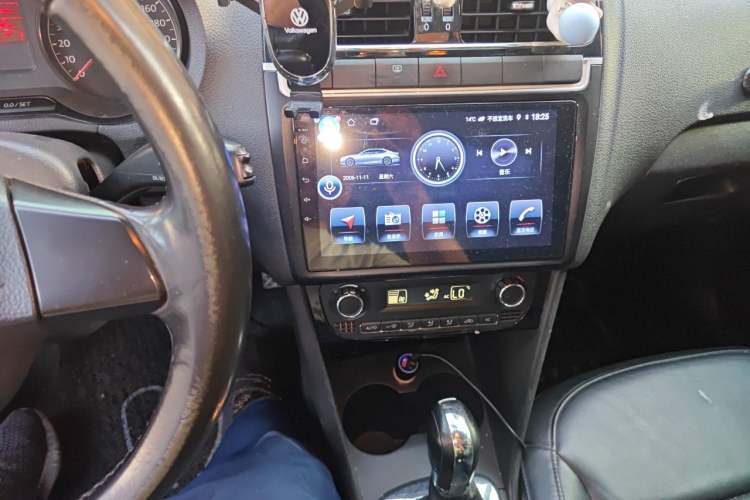 Used Volkswagen Polo 2011 1.4L Automatic ZhiCool Edition Audio And AC Panel