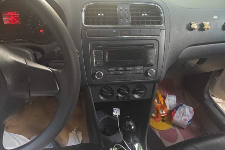 Used Volkswagen Polo 2011 1.6L Automatic ZhiShang Version Audio And AC Panel