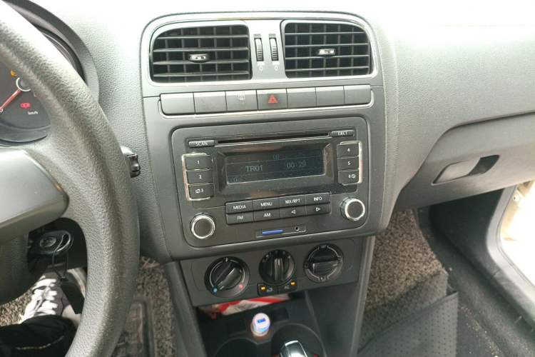 Used Volkswagen Polo 2011 1.4L Automatic ZhiShang Version Audio And AC Panel