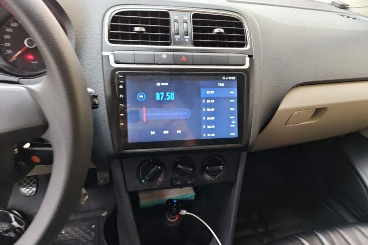 Used Volkswagen Polo 2011 1.6L Manual ZhiShang Edition Audio And AC Panel