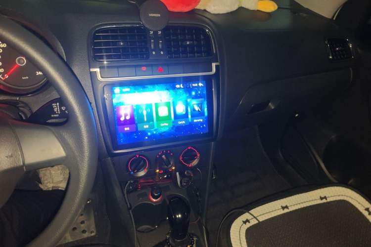 Used Volkswagen Polo 2011 1.6L Automatic ZhiShang Version Audio And AC Panel
