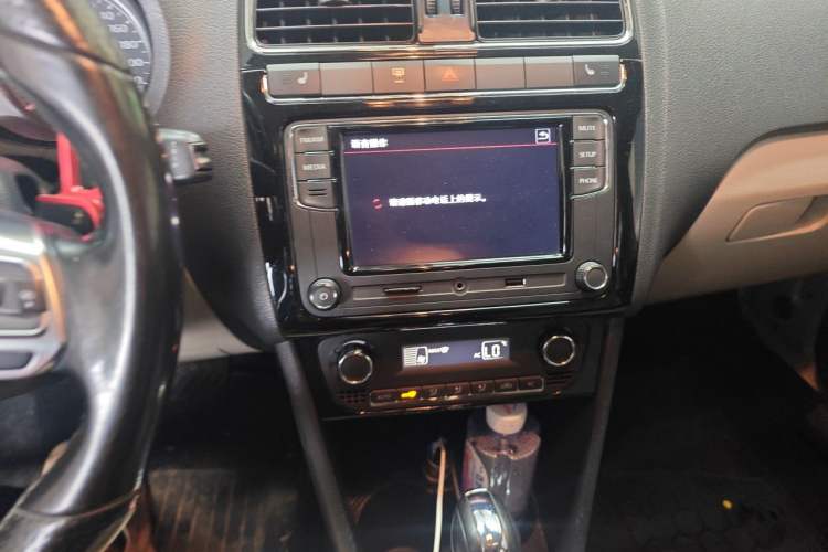 Used Volkswagen Polo 2011 1.4L Automatic ZhiCool Edition Audio And AC Panel