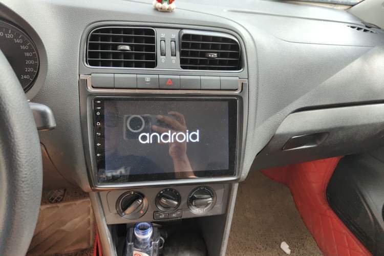 Used Volkswagen Polo 2011 1.4L Manual ZhiLe Edition Audio And AC Panel