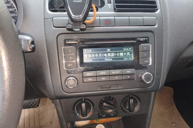 Used Volkswagen Polo 2011 1.6L Automatic ZhiShang Version Audio And AC Panel