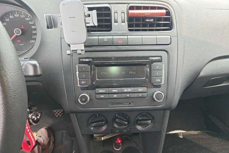 Used Volkswagen Polo 2011 1.4L Manual ZhiLe Edition Audio And AC Panel