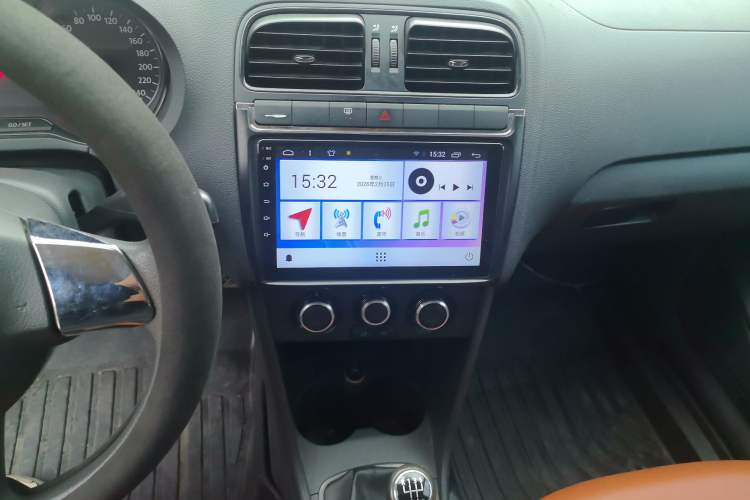 Used Volkswagen Polo 2011 1.4L Manual ZhiLe Edition Audio And AC Panel
