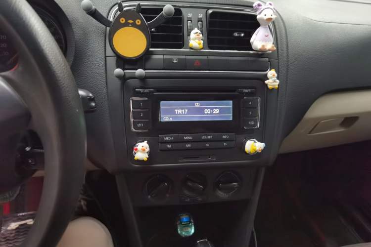 Used Volkswagen Polo 2011 1.4L Automatic ZhiShang Version Audio And AC Panel