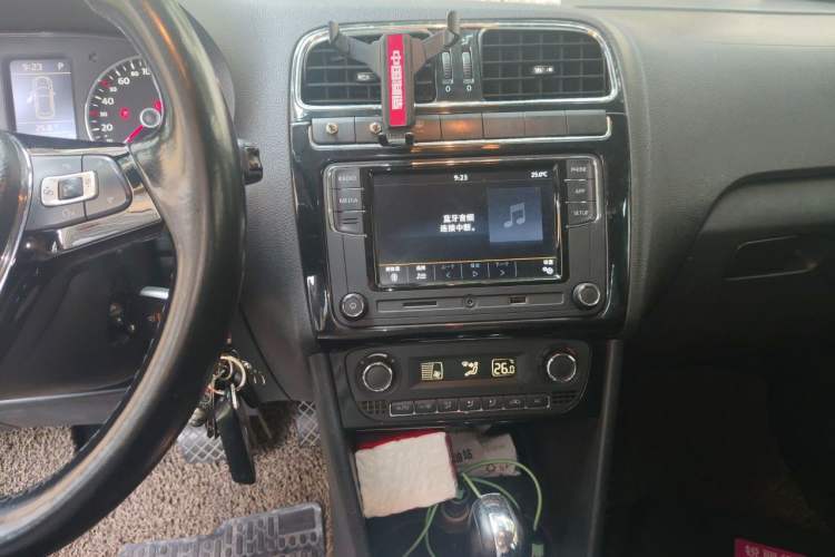 Used Volkswagen Polo 2011 1.6L Automatic ZhiKu Edition Audio And AC Panel
