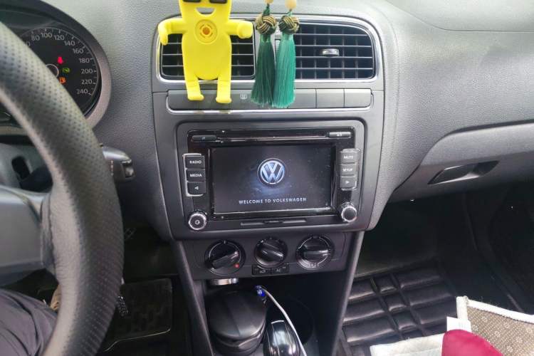 Used Volkswagen Polo 2011 1.6L Automatic ZhiShang Version Audio And AC Panel