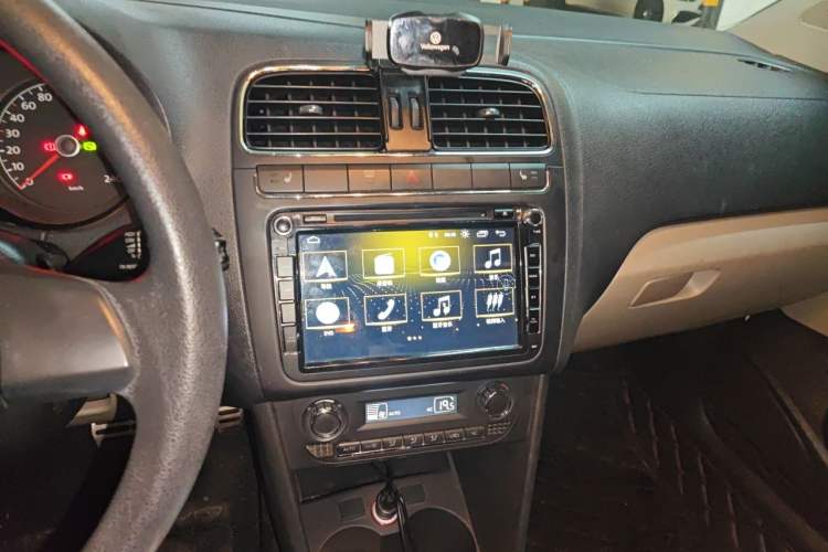 Used Volkswagen Polo 2011 1.4L Automatic ZhiCool Edition Audio And AC Panel