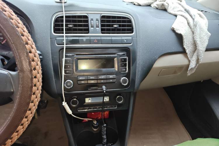 Used Volkswagen Polo 2011 1.4L Manual ZhiShang Edition Audio And AC Panel