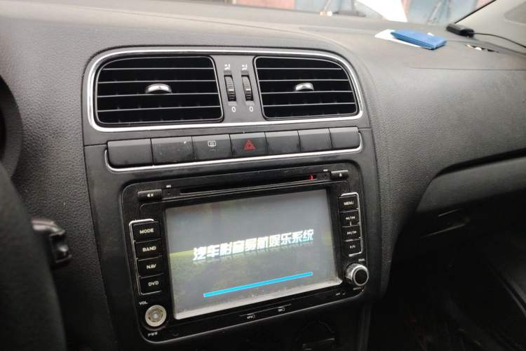 Used Volkswagen Polo 2011 1.6L Manual ZhiShang Edition Audio And AC Panel