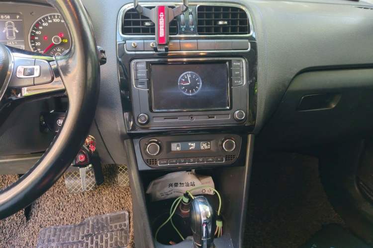 Used Volkswagen Polo 2011 1.6L Automatic ZhiKu Edition Audio And AC Panel